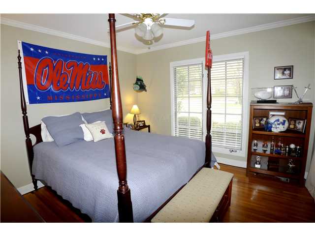 4993 Minden Road Memphis, TN 38117 - Photo 18 of 25 The 4th Bedroom also has hardwood floors and smooth ceilings.