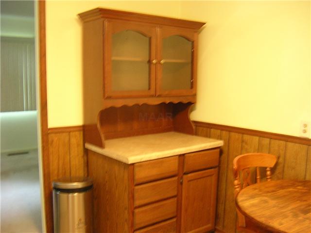 389 Mineral Road Memphis, TN 38120 - Photo 7 of 12 Hutch to Stay in Kitchen. Great for Extra Storage and Display