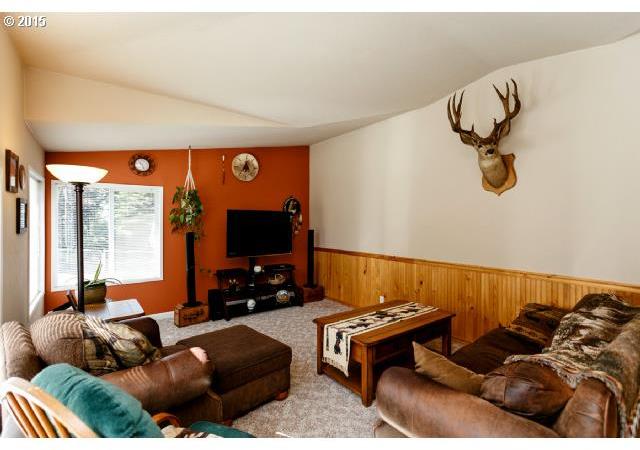 555 Southwest Stepien Road Gaston, OR 97119 - Photo 7 of 16 Gallery Image 7
