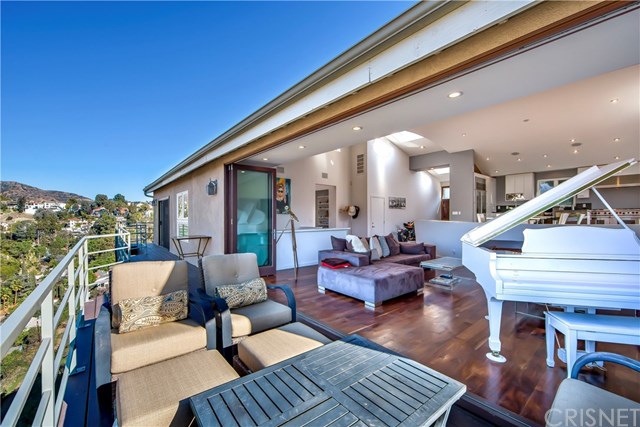 6407 La Punta Drive Los Angeles, CA 90068 - Photo 3 of 19