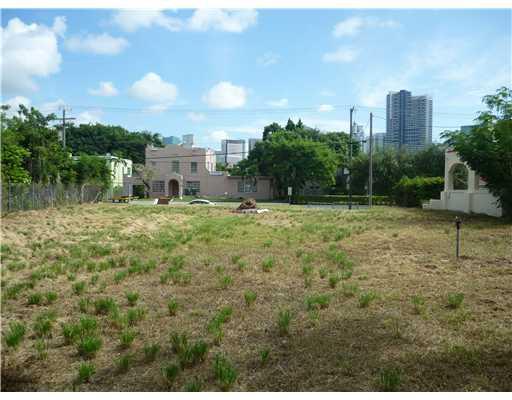 236 Southwest 20th Road Miami, FL 33129 - Photo 4 of 6