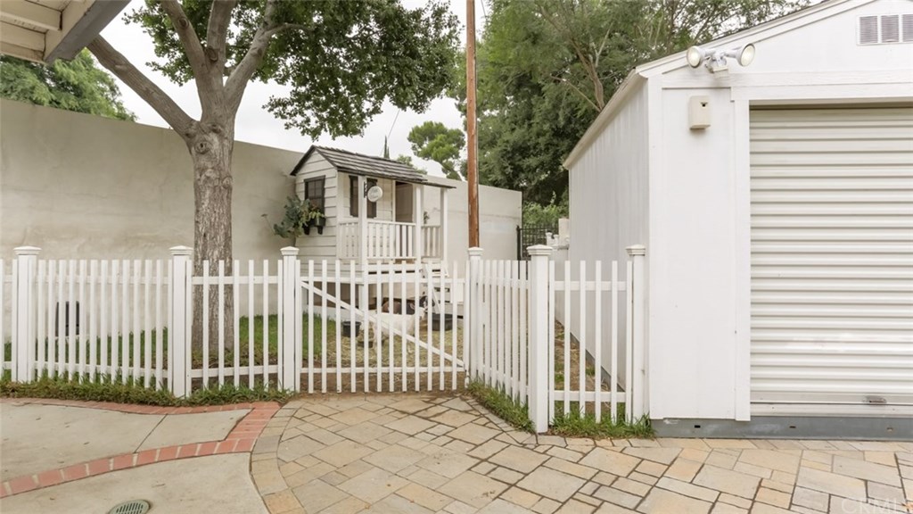 154 Allen Avenue Glendale, CA 91201 - Photo 29 of 32