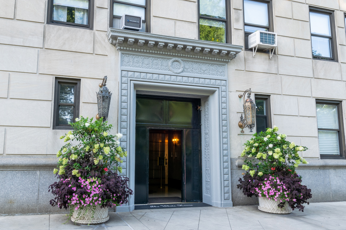 The White House 262 Central Park West, Manhattan, NY 10024 - Photo 3 of 4