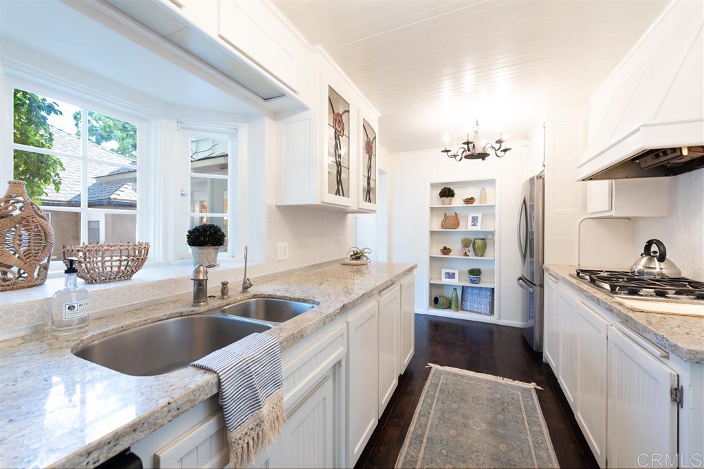 347 Dunemere Drive La Jolla, CA 92037 - Photo 6 of 25