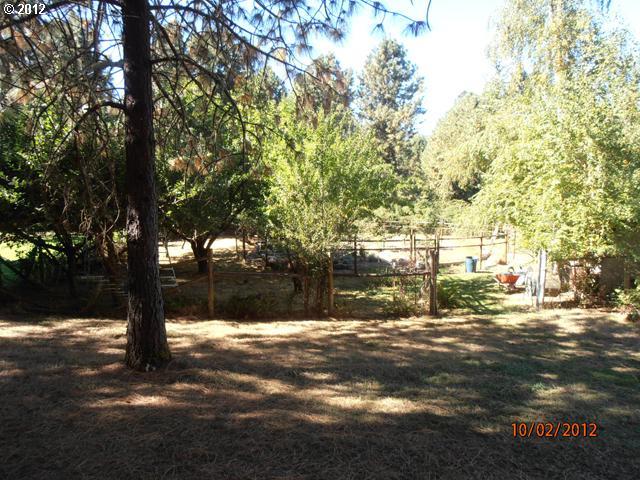 501 Rogue Riffle Drive Grants Pass, OR 97526 - Photo 12 of 14 Gallery Image 12