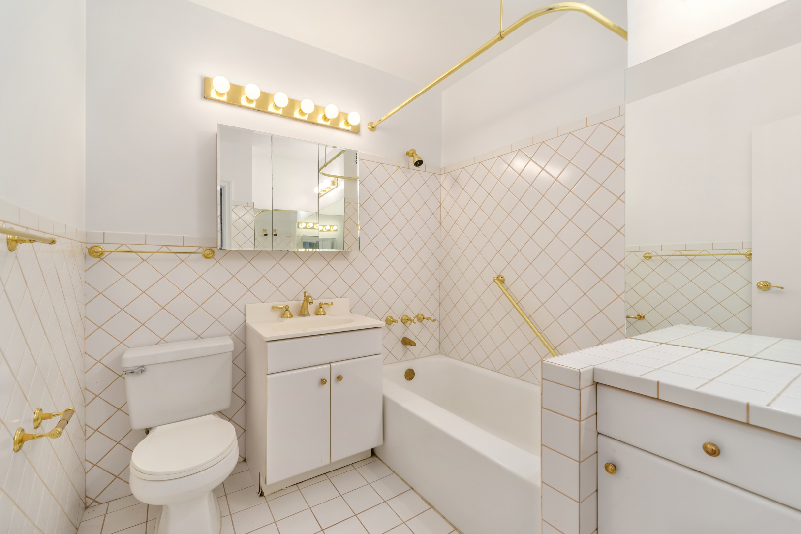 30 West 60th Street, Unit 15JK Manhattan, NY 10023 - Photo 6 of 9