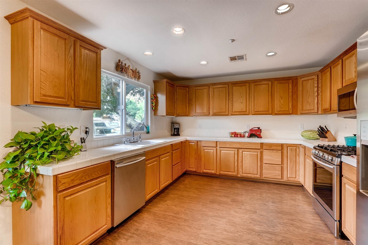 423 Silverbrook Drive El Cajon, CA 92019 - Photo 8 of 25