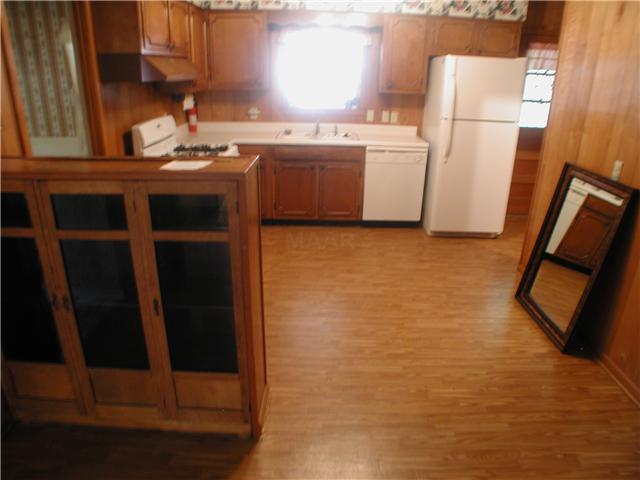 5133 Knight Arnold Road Memphis, TN 38118 - Photo 3 of 12 Nice Size Eat In Kitchen. Built in Cabinet Separating Den & Kitchen.
