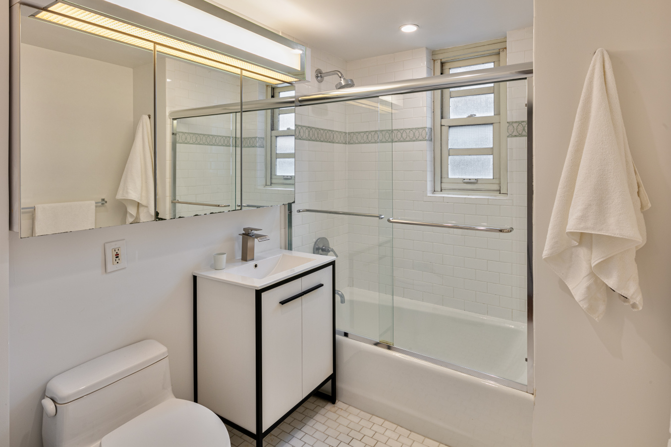 20 East 68th Street, Unit 6F Manhattan, NY 10065 - Photo 6 of 7