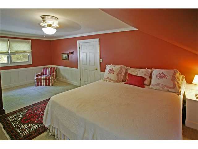 4574 Minden Road Memphis, TN 38117 - Photo 16 of 22 Upstairs Bedroom with its on bath, great for a teenager!
