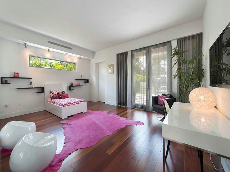 94 Lagorce Circle Miami Beach, FL 33141 - Photo 12 of 28