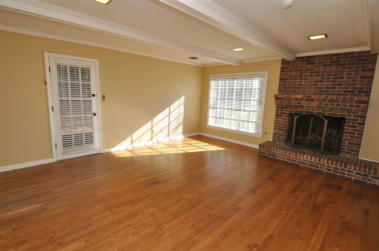 5185 Mason Road Memphis, TN 38117 - Photo 9 of 25 Tremendoud den!