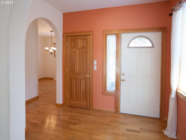 820 Henderson Road Hood River, OR 97031 - Photo 4 of 16 Gallery Image 4