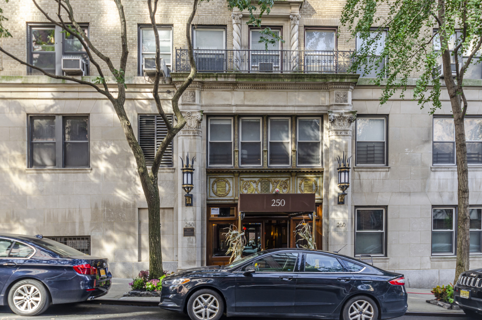 The Stanton 250 W 94th St, Manhattan, NY 10025 - Photo 3 of 10