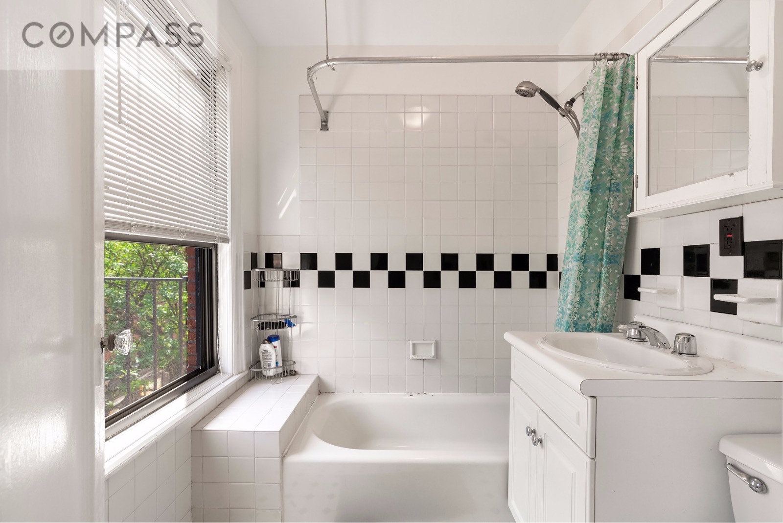 378 Bleecker Street, Unit 2F Manhattan, NY 10014 - Photo 3 of 7