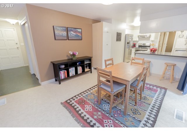 4704 Southwest 57th Avenue Portland, OR 97221 - Photo 14 of 29 Gallery Image 14