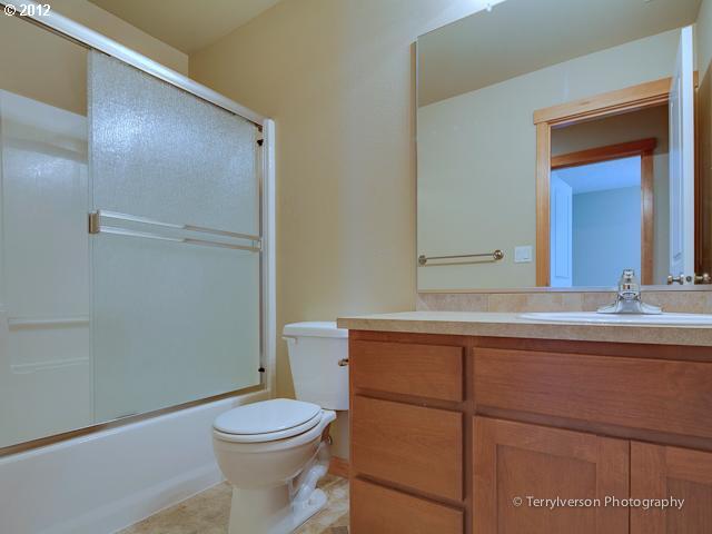 951 Forest Lane Cascade Locks, OR 97014 - Photo 12 of 16 Gallery Image 12