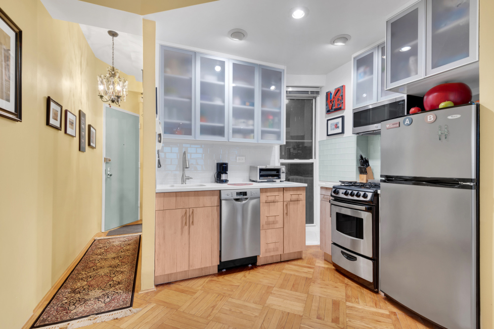 126 West 73rd Street, Unit 1A Manhattan, NY 10023 - Photo 3 of 6