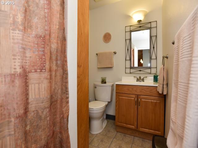 5005 Southwest Mitchell Street Portland, OR 97221 - Photo 14 of 16