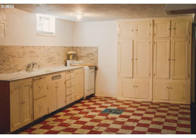 1157 Winchester Avenue Reedsport, OR 97467 - Photo 11 of 16 Gallery Image 11