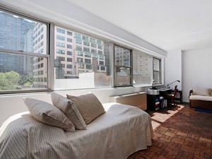 321 East 48th Street, Unit 7F Manhattan, NY 10017 - Photo 3 of 6