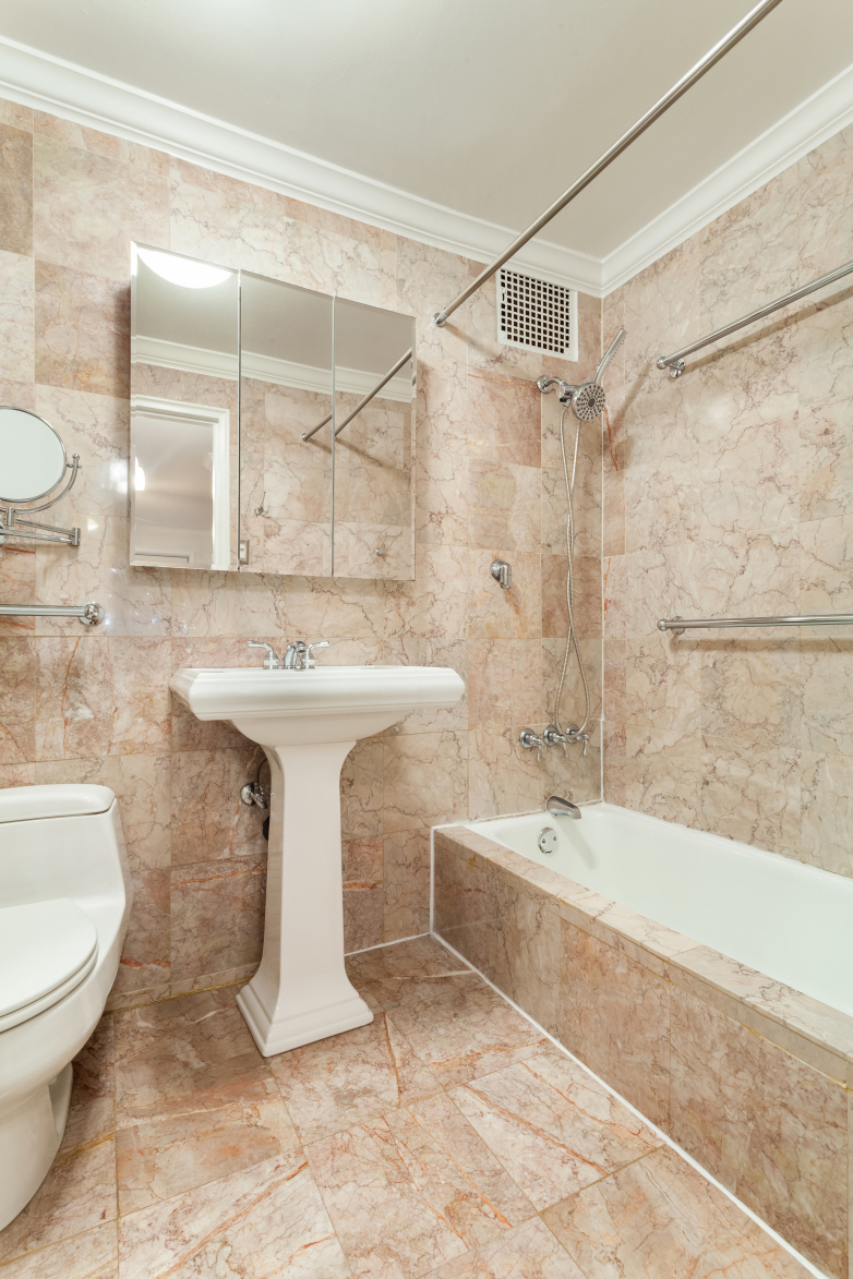 350 West 20th Street, Unit 1F Manhattan, NY 10011 - Photo 4 of 7