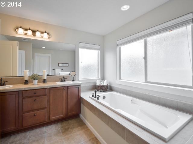 620 Southwest 171st Avenue Beaverton, OR 97006 - Photo 12 of 16
