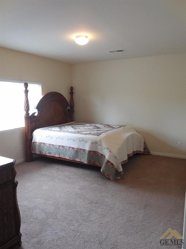 2220 Sosa Drive Bakersfield, CA 93313 - Photo 13 of 25