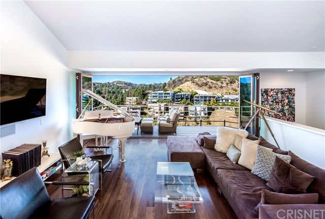 6407 La Punta Drive Los Angeles, CA 90068 - Photo 4 of 19