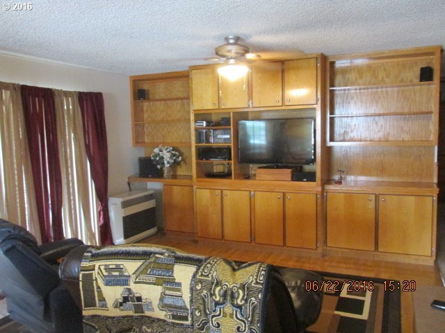 782 Carroll Road Kelso, WA 98626 - Photo 3 of 12 Gallery Image 3