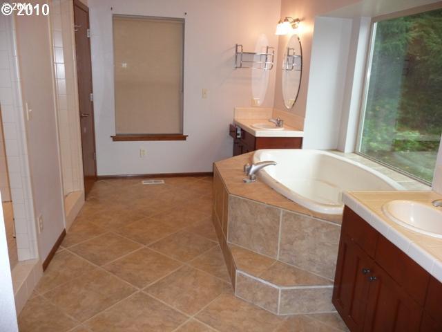 801 Mountain View Road Kalama, WA 98625 - Photo 7 of 16 Gallery Image 7