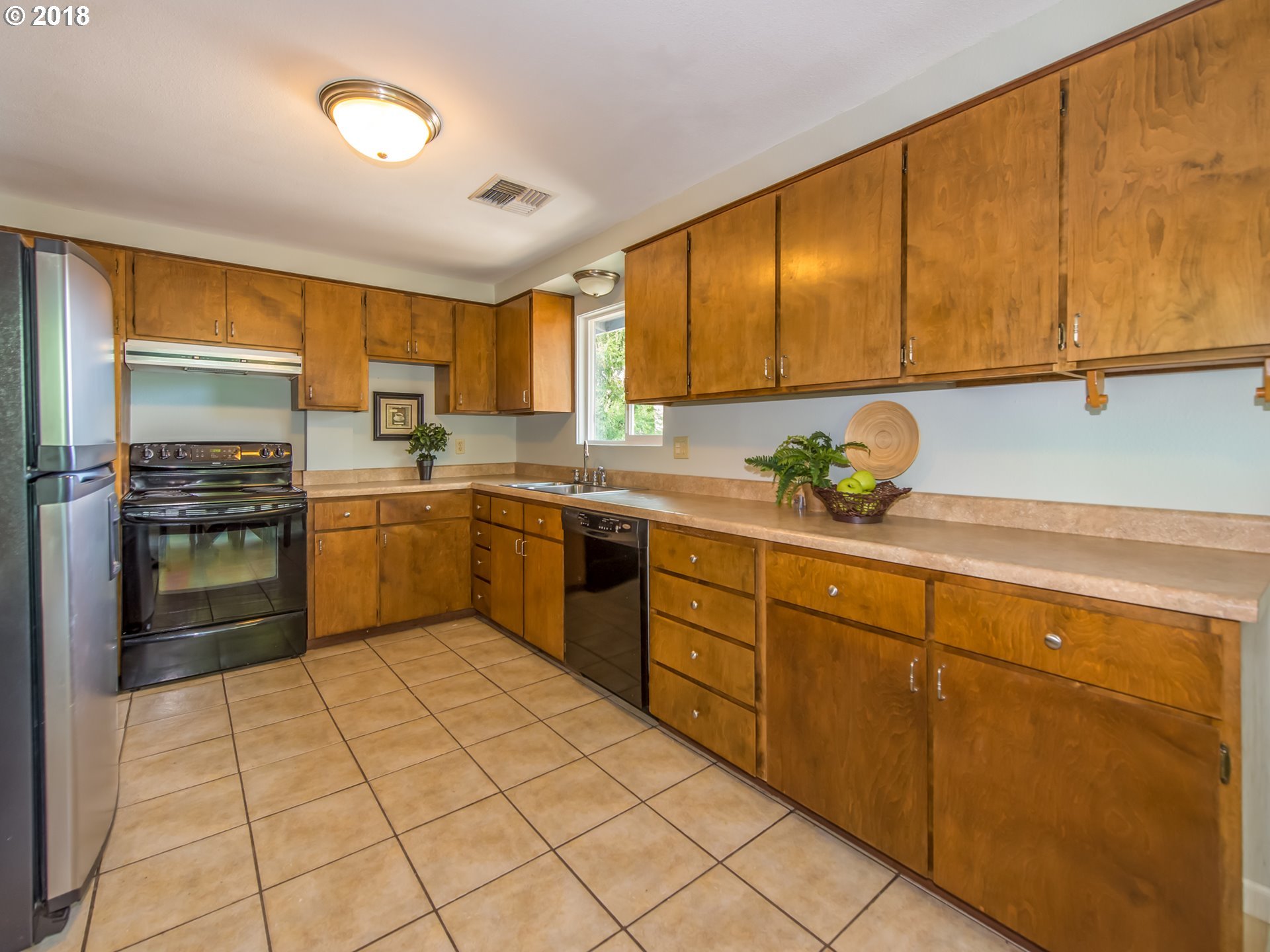 548 South 5th Street Springfield, OR 97477 - Photo 6 of 31
