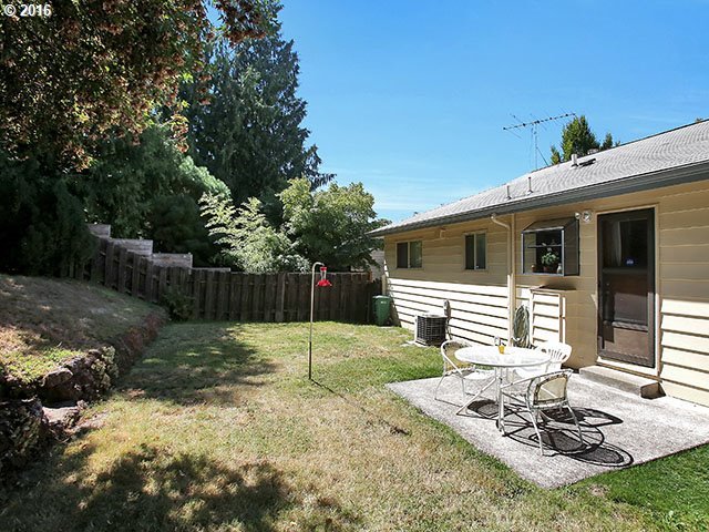 8444 Southwest 9th Avenue Portland, OR 97219 - Photo 10 of 16 Gallery Image 10