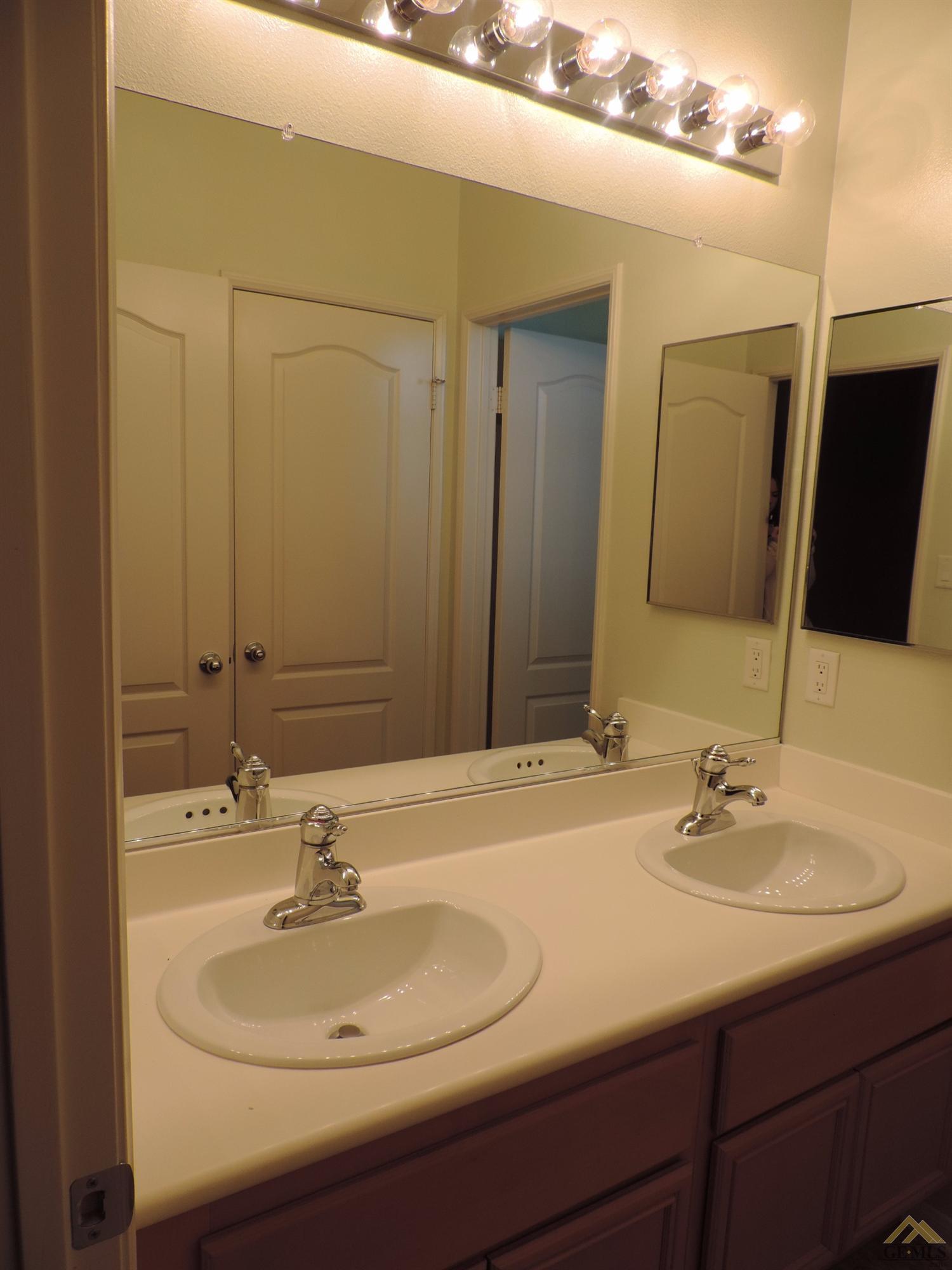 12302 Rambler Avenue Bakersfield, CA 93312 - Photo 6 of 31