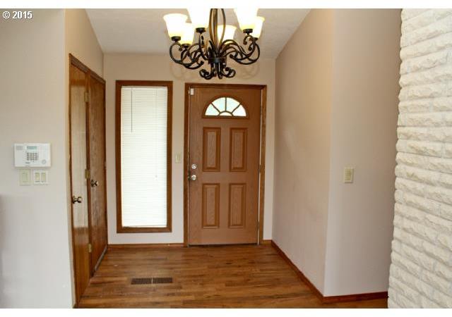 831 Southwest 8th Street Gresham, OR 97080 - Photo 4 of 16 Gallery Image 4