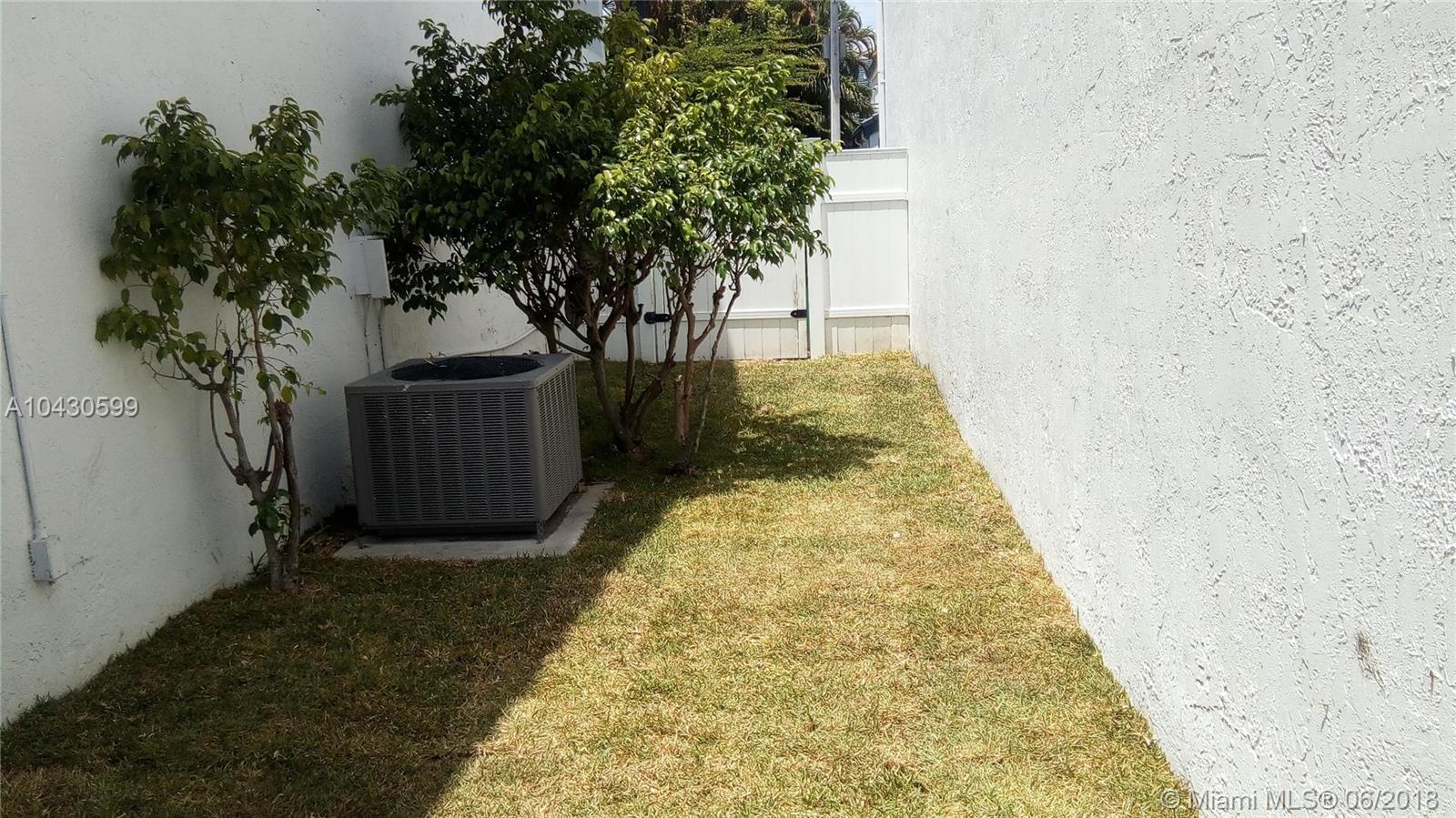 252 Northeast 211th Terrace Miami, FL 33179 - Photo 15 of 16