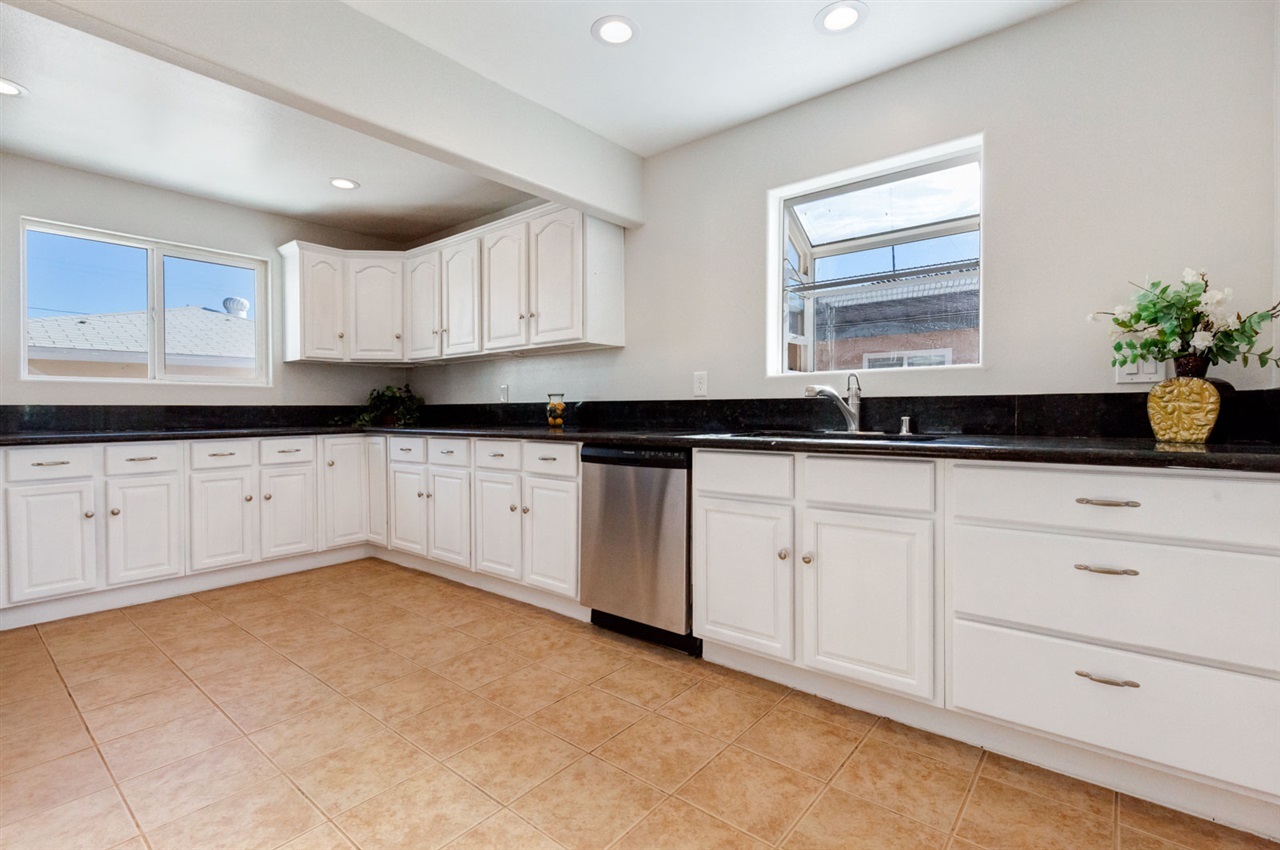 634 Erica Street Escondido, CA 92027 - Photo 2 of 25