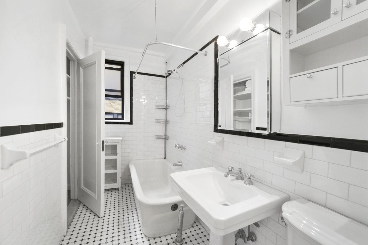 240 West 75th Street, Unit 4D Manhattan, NY 10023 - Photo 5 of 10