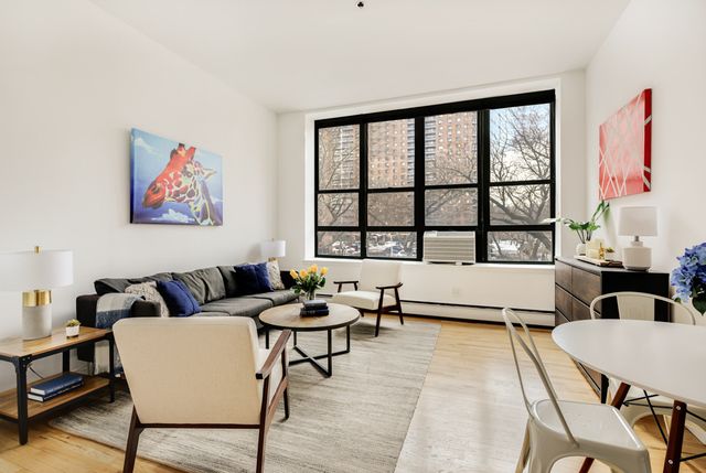 $890,000 | 372 Dekalb Avenue, Unit 3K | Clinton Hill