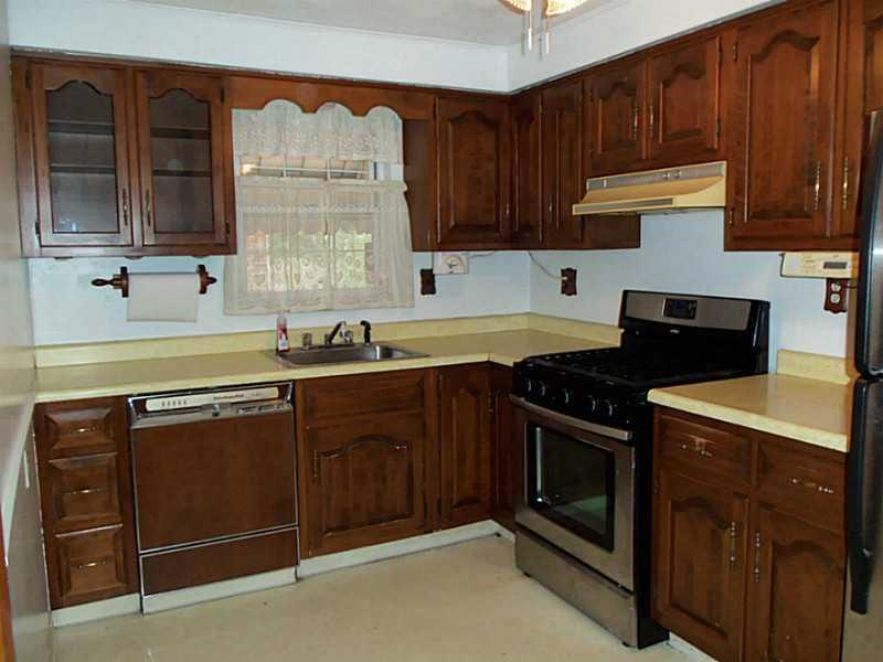 1545 Bevan Road Whitehall, PA 15227 - Photo 4 of 11 Gallery Image 4
