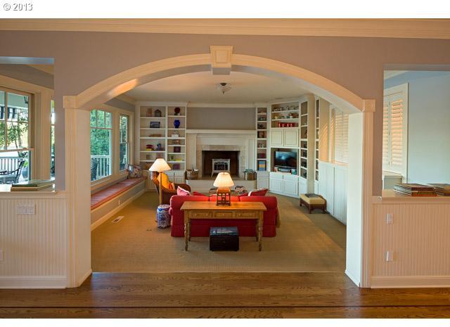 11614 Southwest Riverwood Road Portland, OR 97219 - Photo 12 of 16 Gallery Image 12
