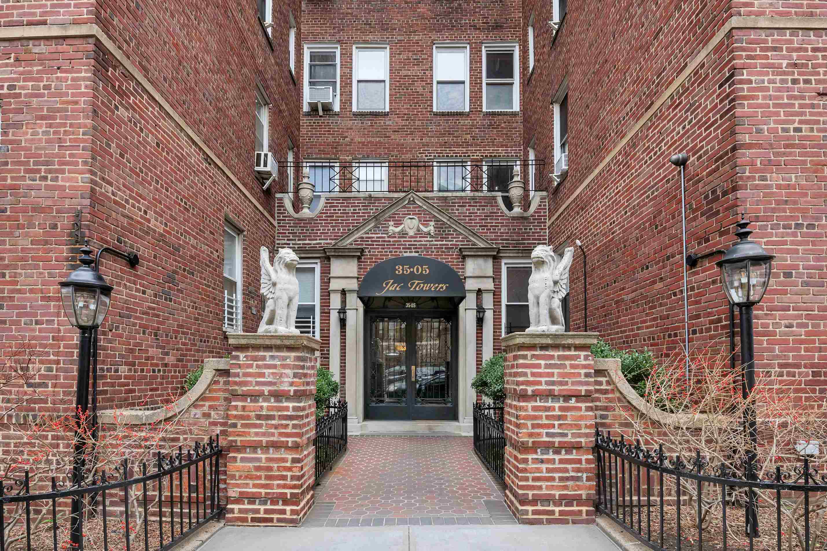 35-05 72nd Street, Unit 3F Queens, NY 11372 - Photo 6 of 7