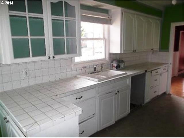 1433 Northeast Rosa Parks Way Portland, OR 97211 - Photo 14 of 16 Gallery Image 14