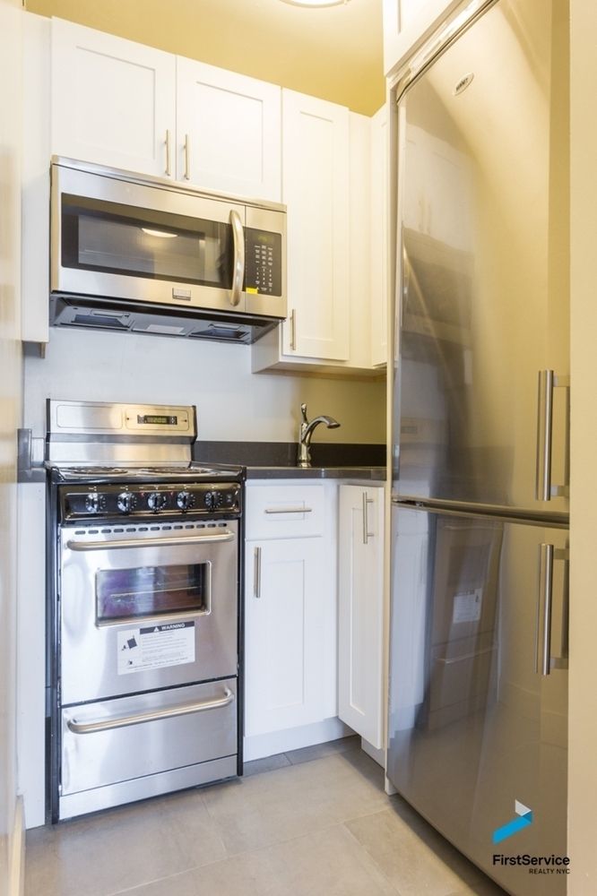 228 East 81st Street, Unit 6D Manhattan, NY 10028 - Photo 2 of 5