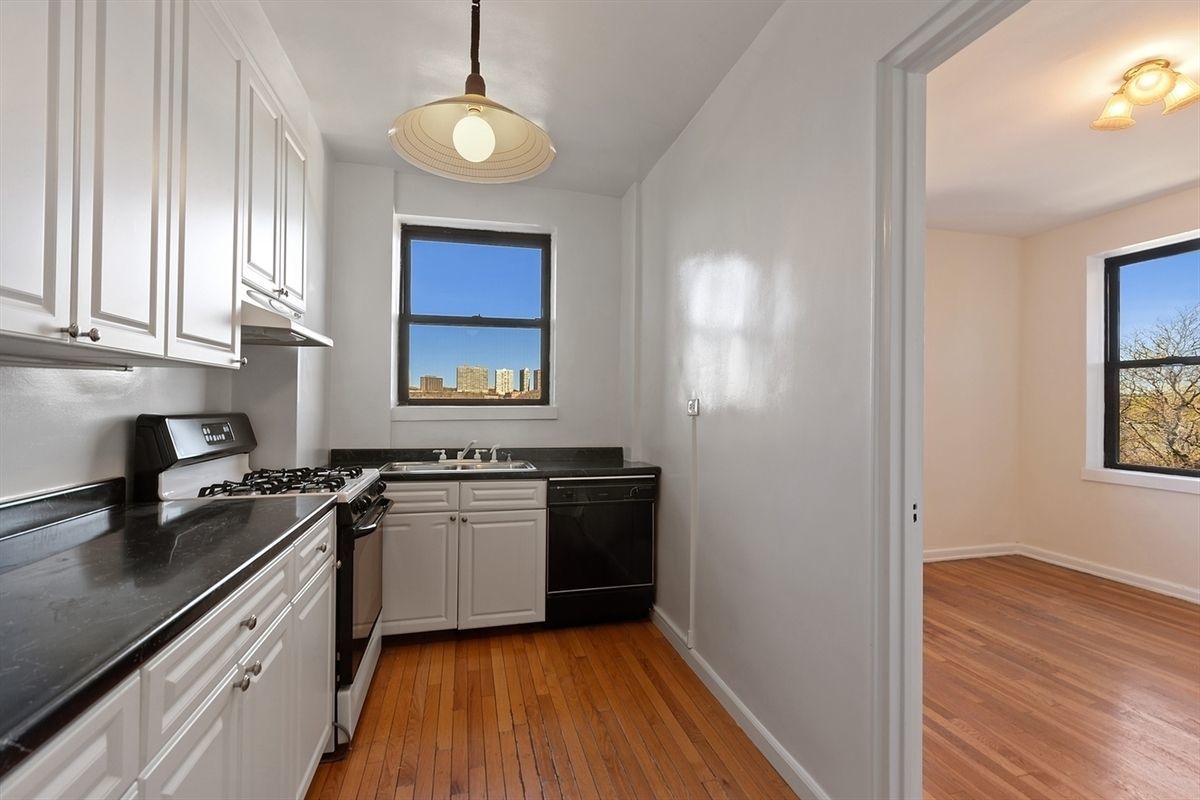 159-34 Riverside Drive West, Unit 5A Manhattan, NY 10032 - Photo 3 of 14