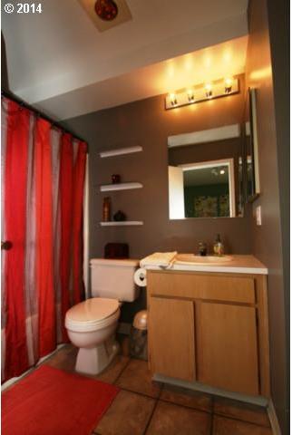 105 Country Club Road, Unit 4 Hood River, OR 97031 - Photo 11 of 14 Gallery Image 11