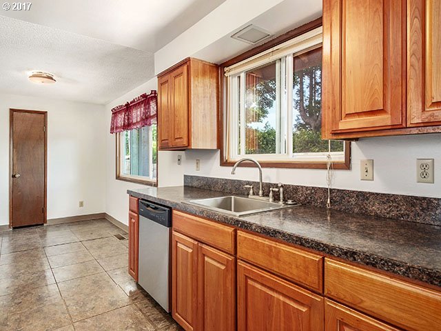 6151 Southwest Multnomah Boulevard Portland, OR 97219 - Photo 9 of 32 Gallery Image 9
