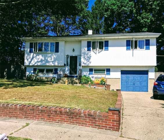 21 University Drive, Ronkonkoma, NY 11779 Compass
