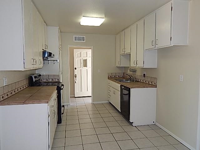 8741 Rhodes Court Santee, CA 92071 - Photo 5 of 23 Gallery Image 5