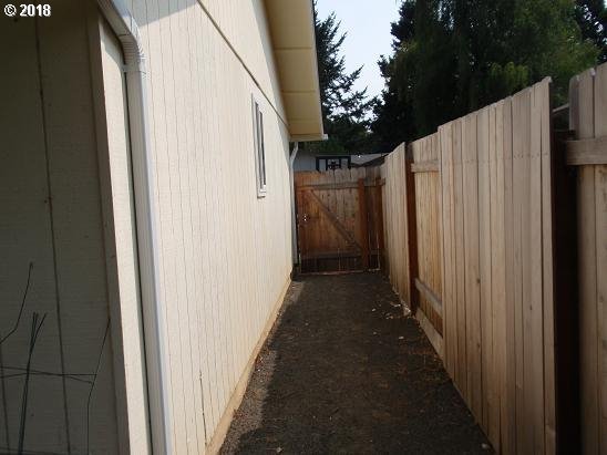 1117 57th Street Springfield, OR 97478 - Photo 3 of 31